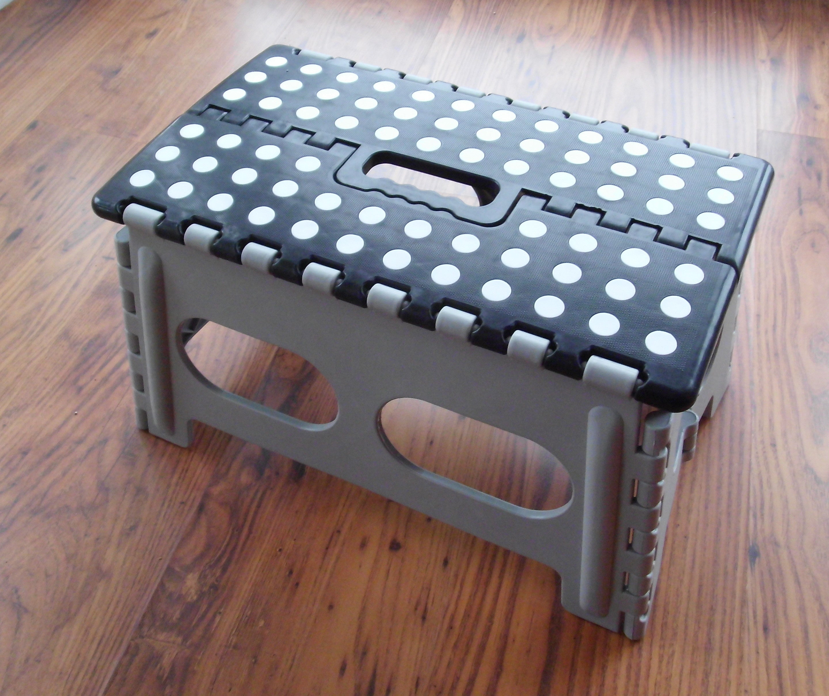 Trittstufe Klapptritt Stufe Step Kunststoff klappbar bis 110kg 10634Lg NEU